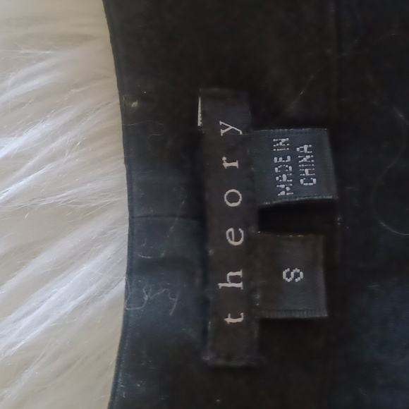 Theory deep V slight peplum blouse size S - Picture 2 of 5